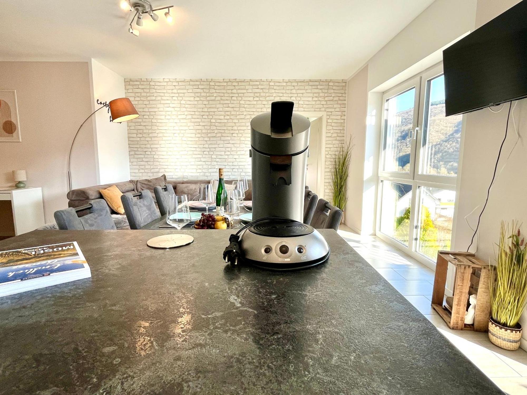 Ferienwohnung Moseltraum, 1-6 Pers, Mit 3 Schlafzimmer Und Panoramabalkon Mueden Luaran gambar