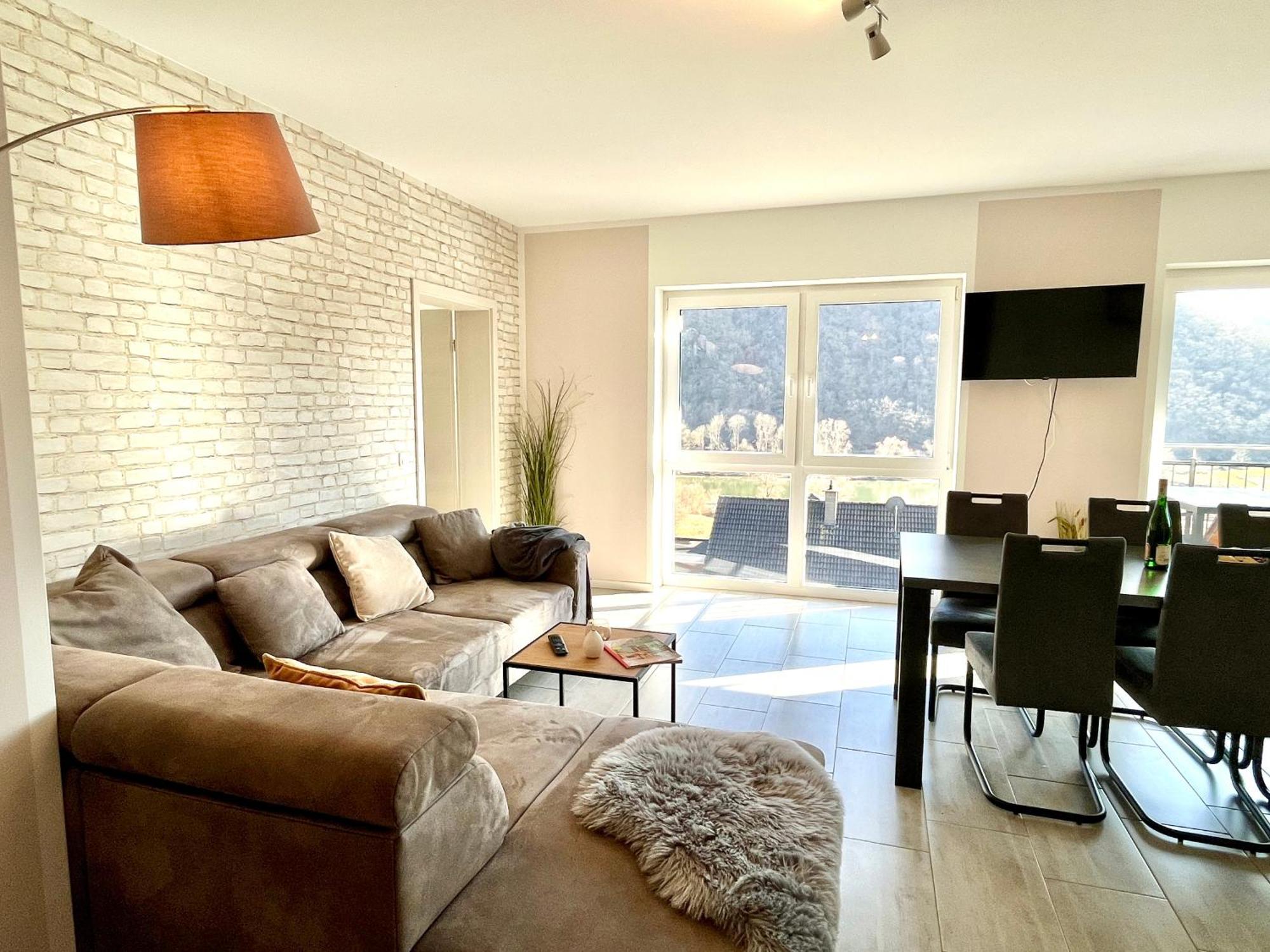 Ferienwohnung Moseltraum, 1-6 Pers, Mit 3 Schlafzimmer Und Panoramabalkon Mueden Luaran gambar