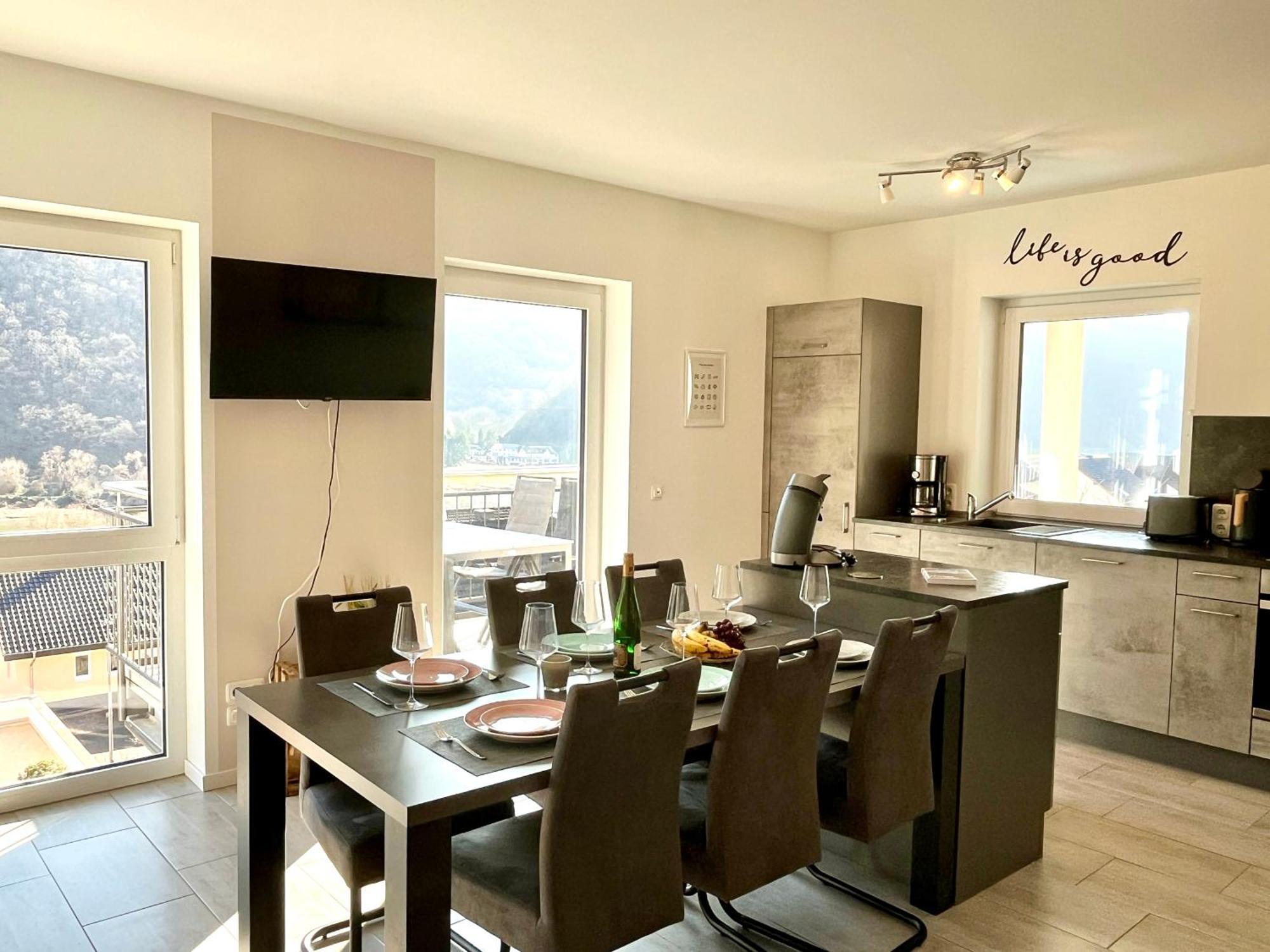 Ferienwohnung Moseltraum, 1-6 Pers, Mit 3 Schlafzimmer Und Panoramabalkon Mueden Luaran gambar