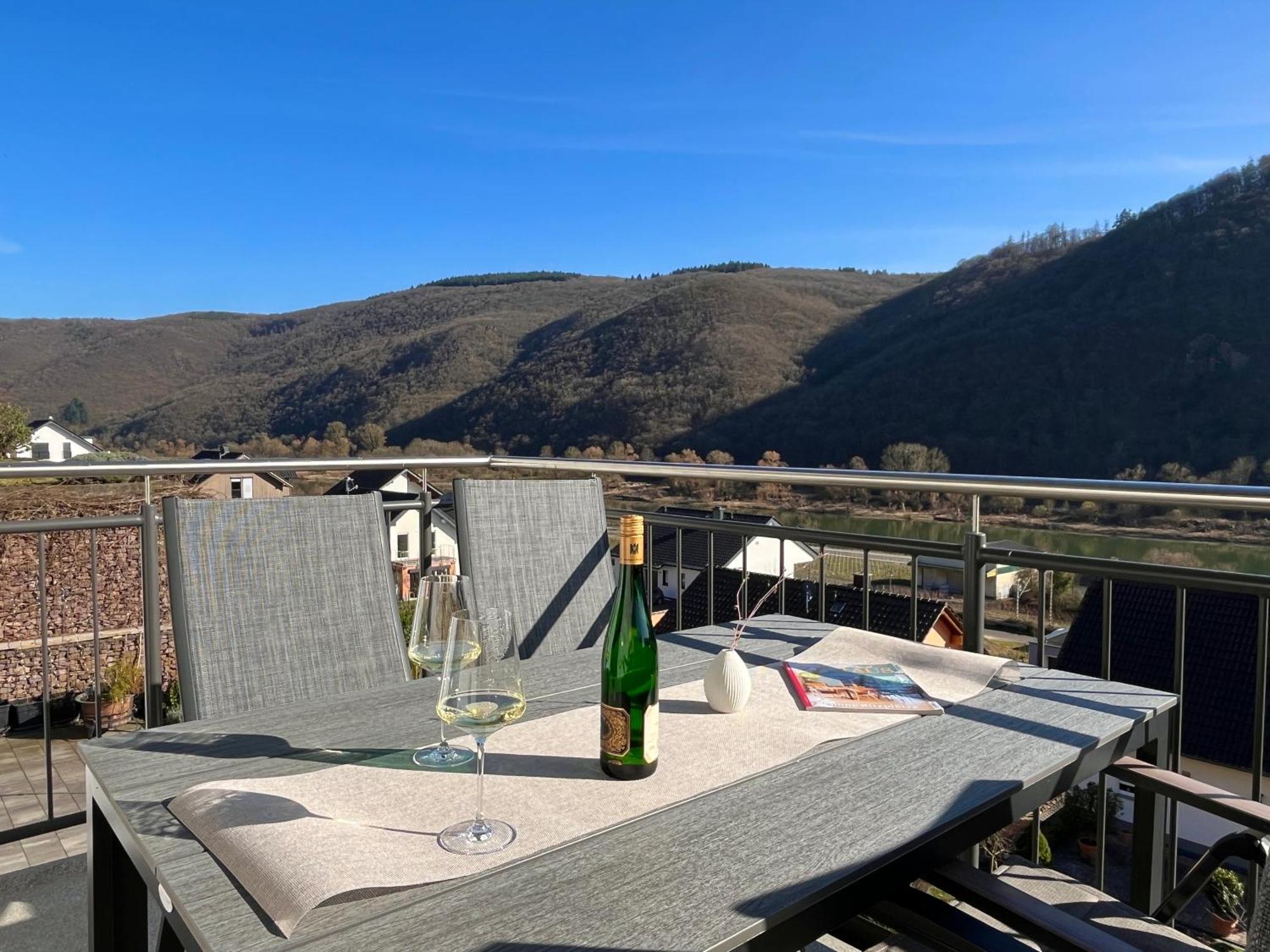 Ferienwohnung Moseltraum, 1-6 Pers, Mit 3 Schlafzimmer Und Panoramabalkon Mueden Luaran gambar